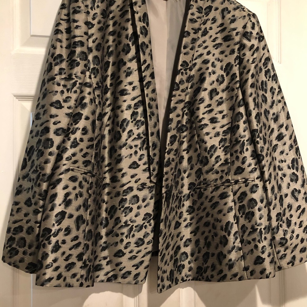 Blazer - Picture 2 of 4